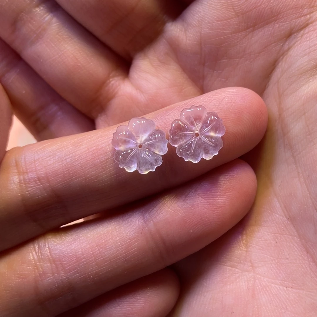 翡翠未镶嵌颈饰花朵