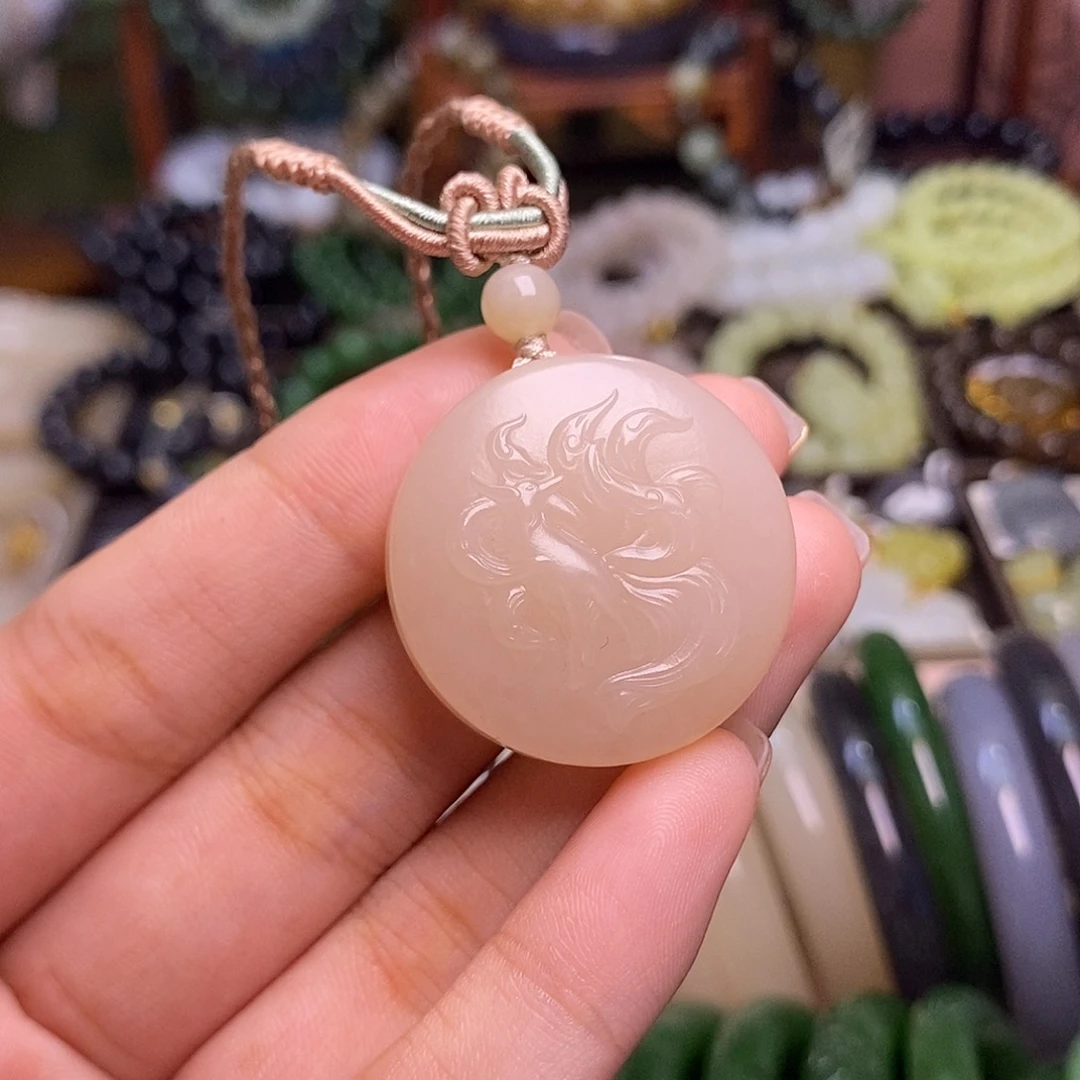 和田玉未镶嵌颈饰藕粉红粉凤九牌