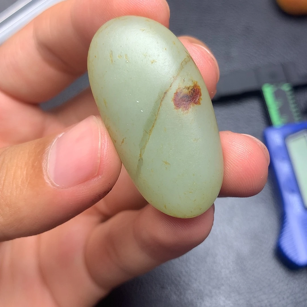 和田玉未镶嵌把件