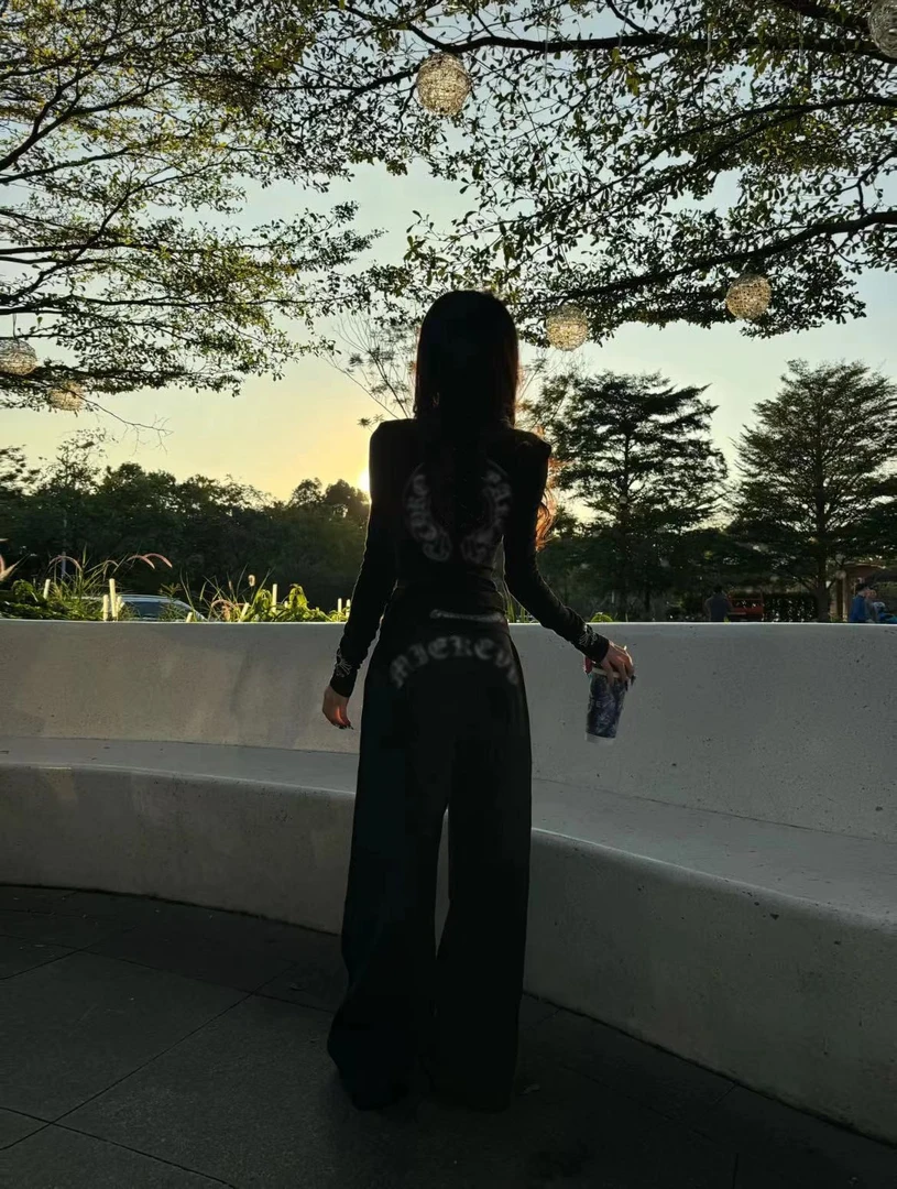 美式修身性感长袖t恤女春秋薄款高街甜辣妹纯欲风打底衫内搭上衣