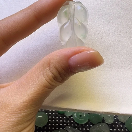 石英质玉（非洲翠）合金颈饰