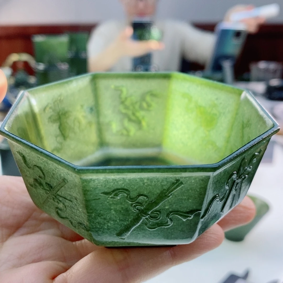 未镶嵌和田玉摆件微瑕