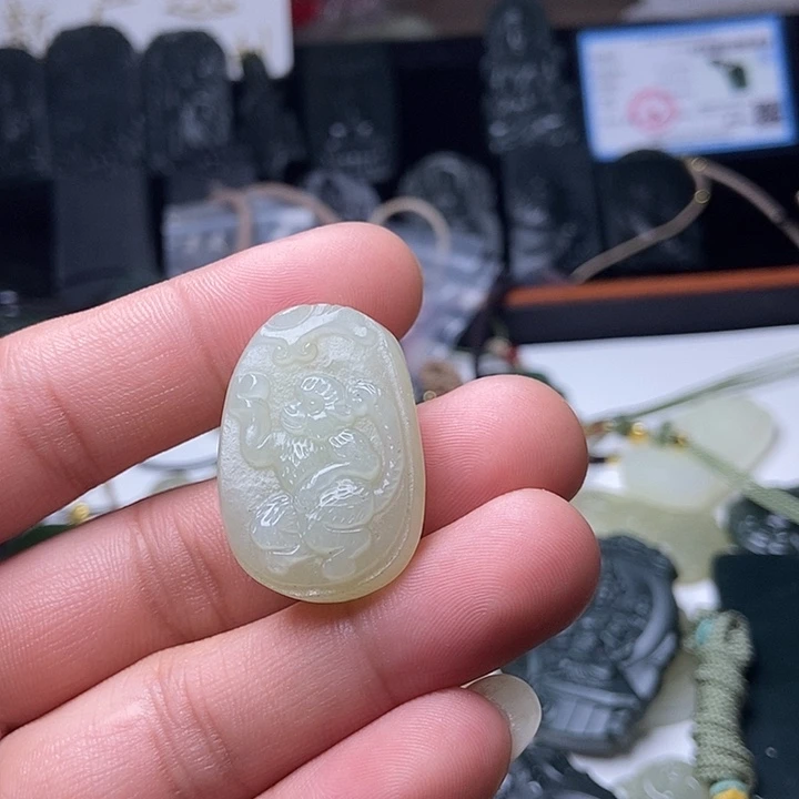 颈饰未镶嵌和田玉