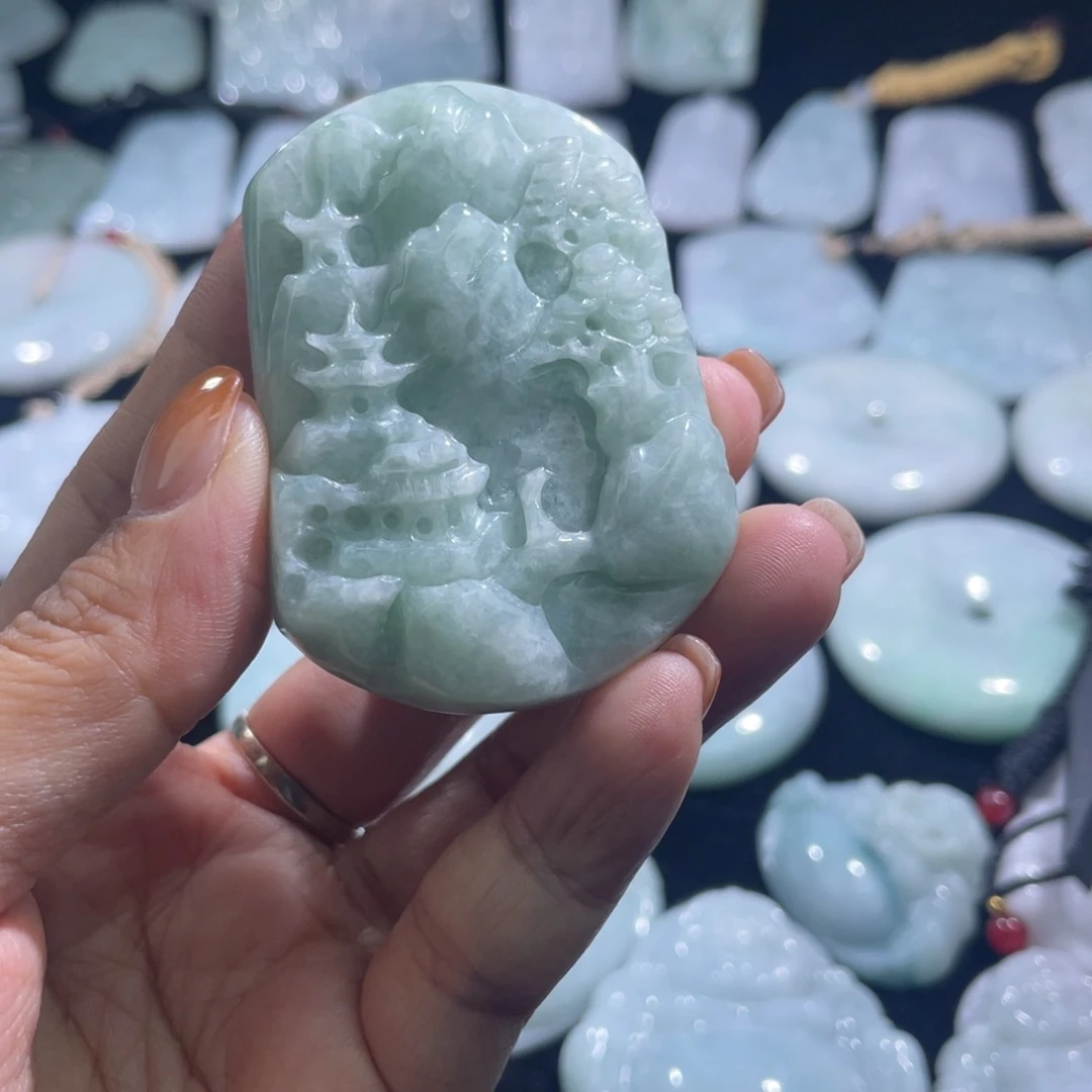 翡翠未镶嵌颈饰山水
