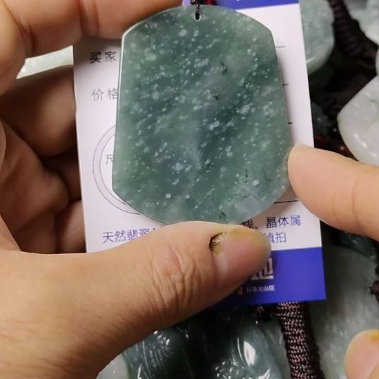 翡翠未镶嵌颈饰挂件