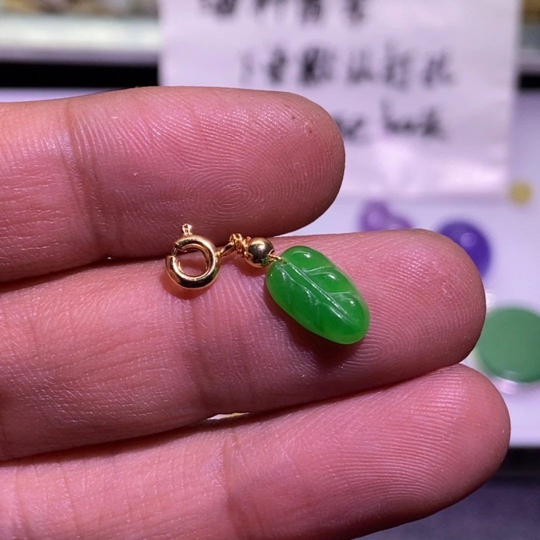 翡翠未镶嵌颈饰吊坠