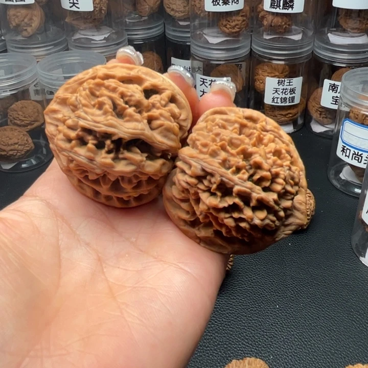 旺***糖吊坠文玩核桃玉麒麟