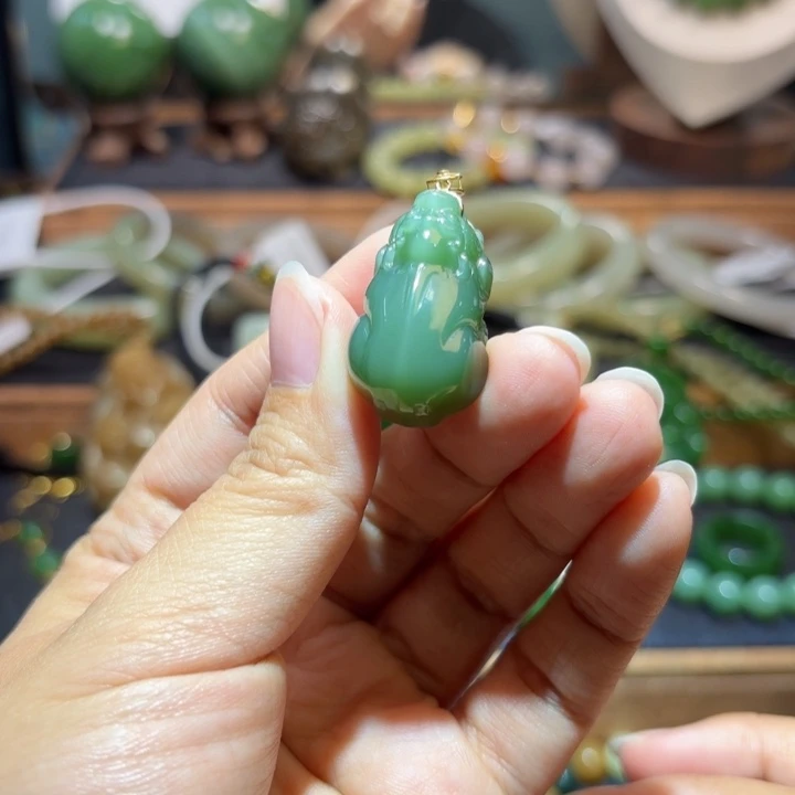 和田玉18K金镶嵌颈饰