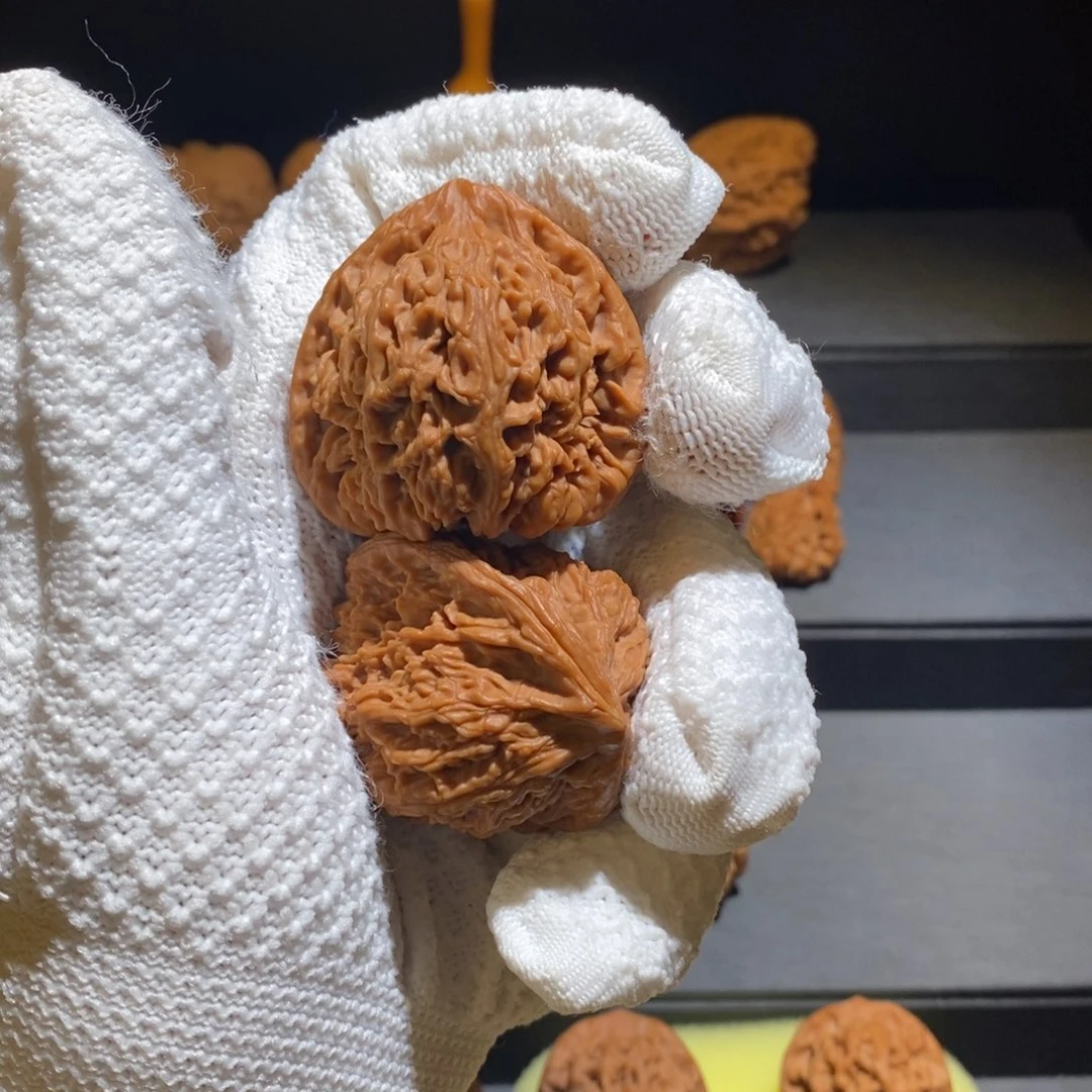 文玩核桃吊坠三角南疆石111111111