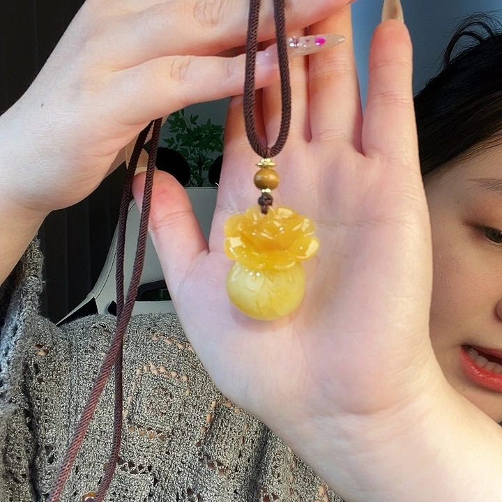 未镶嵌蛇纹石玉颈饰阿*