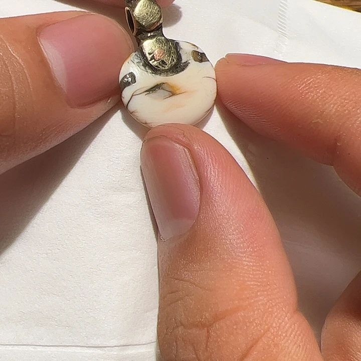 玻璃颈饰你在一起吗