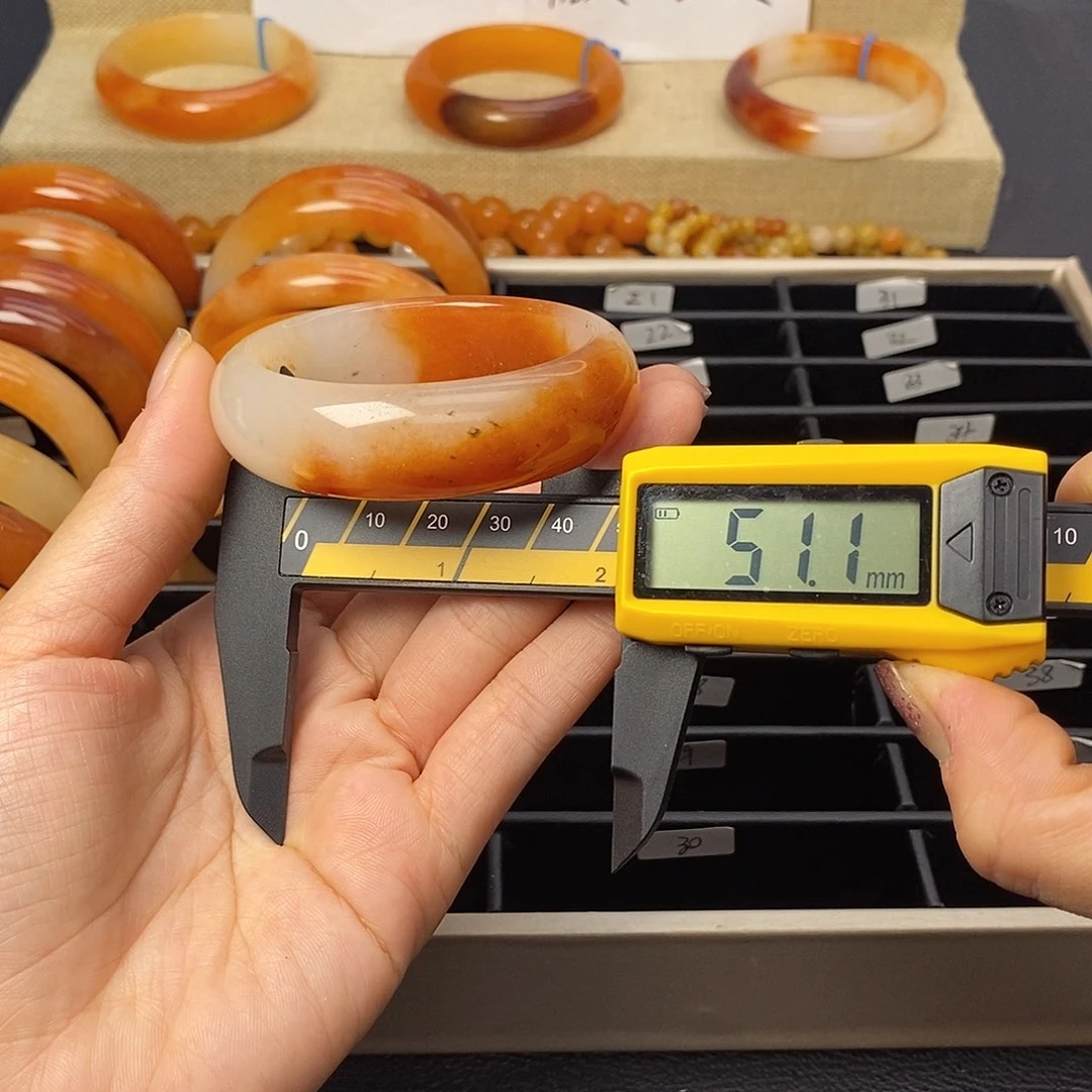 未镶嵌石英质玉（黄龙玉）手镯17号