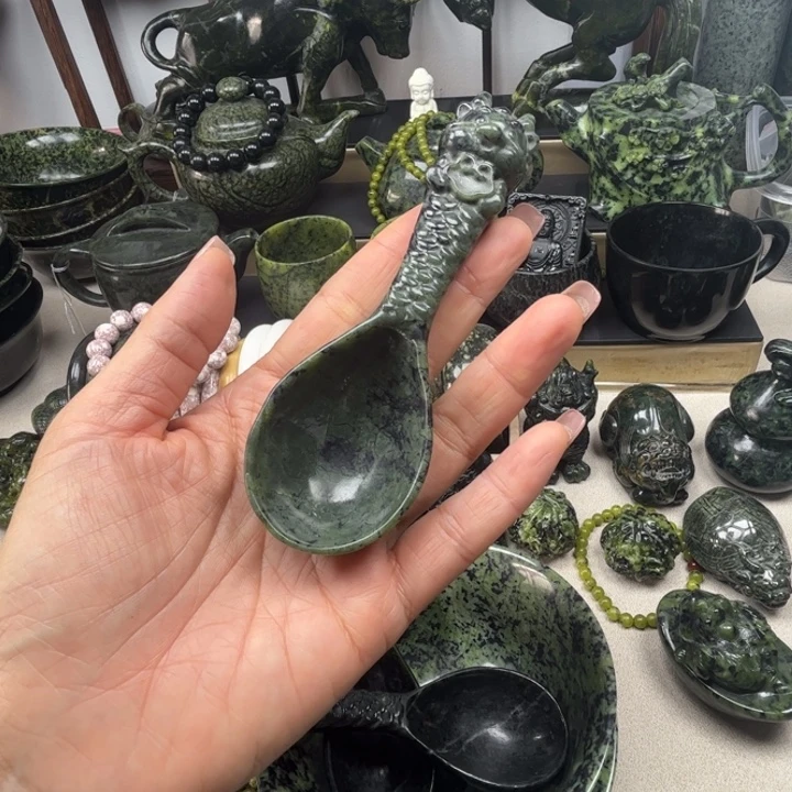 蛇纹石玉未镶嵌勺子微瑕勺子
