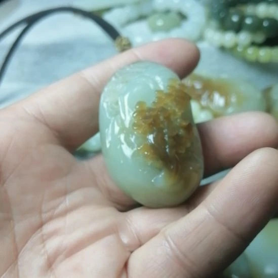 随***3和田玉未镶嵌颈饰