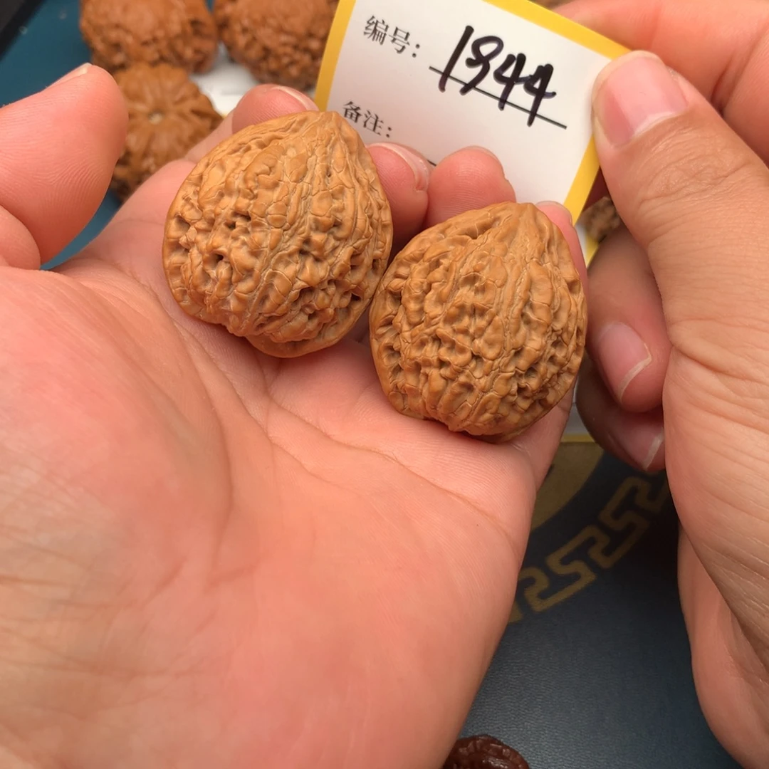 野***霸文玩核桃把件坐佛1944