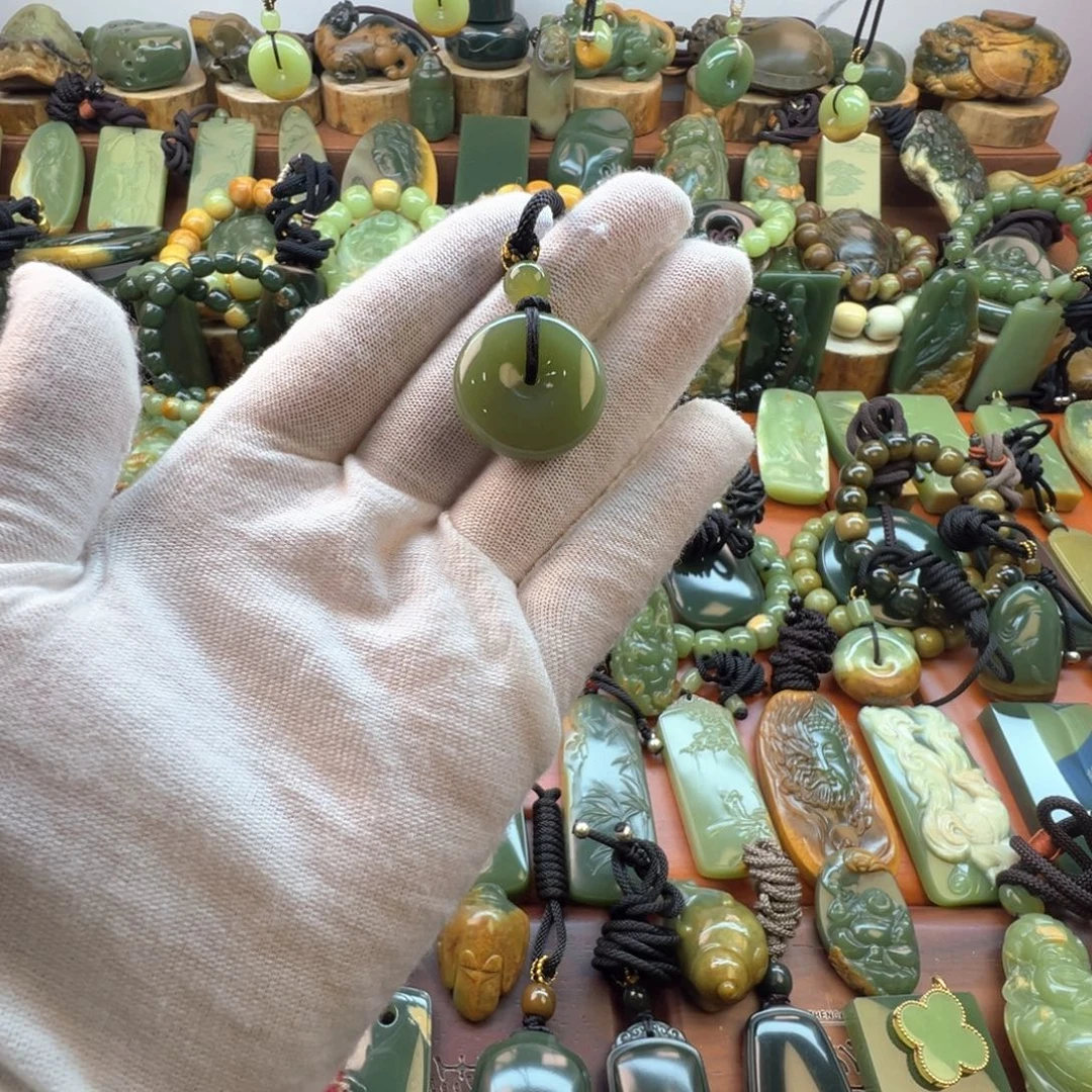 岫岩老玉（透闪石质玉）未镶嵌颈饰