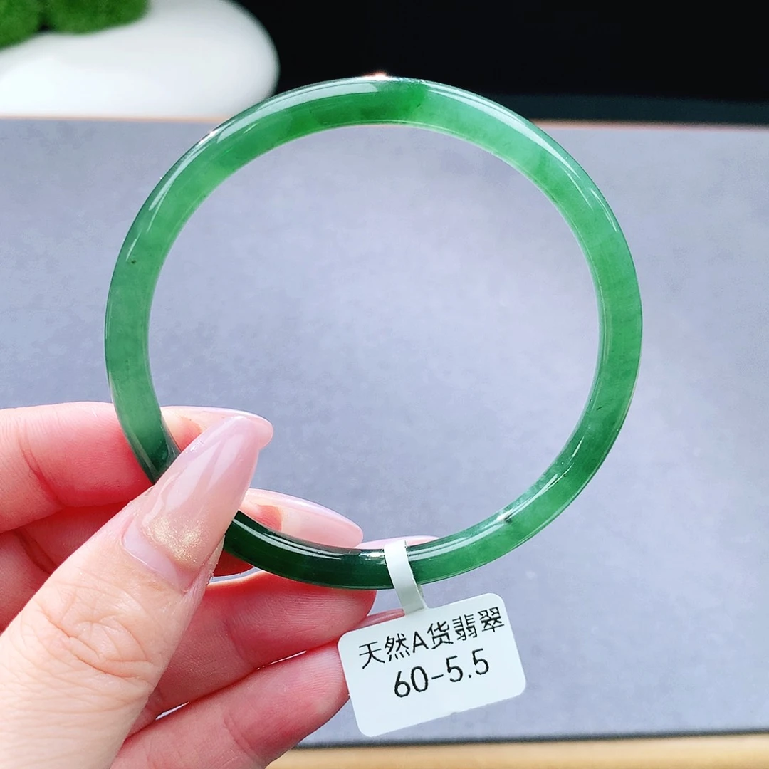 未镶嵌手镯（圆镯）翡翠