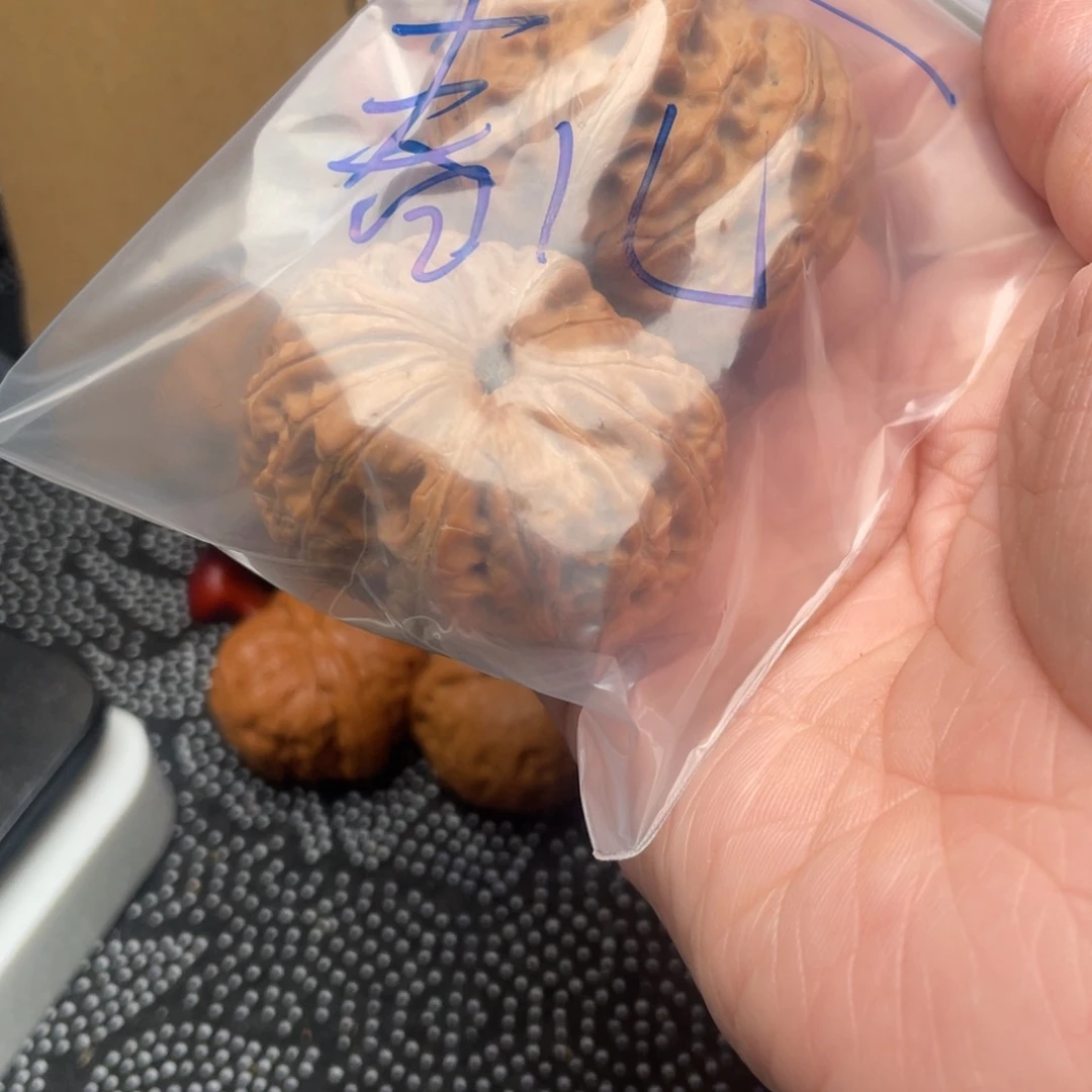 春***儿核桃大哥你是不是真的很帅