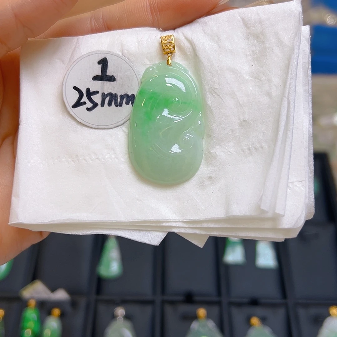 翡翠颈饰18K金镶嵌翡翠