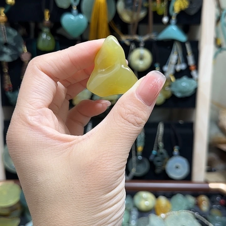蛇纹石玉合金颈饰随行