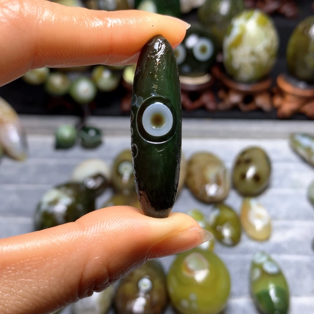 玛瑙/玉髓未镶嵌裸石神*