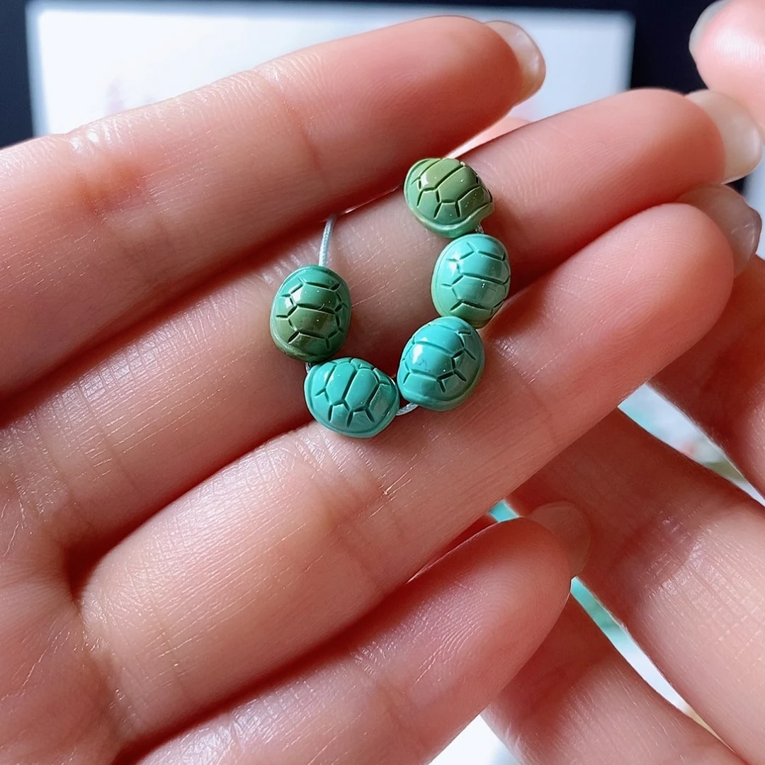 绿松石颈饰未镶嵌顾*