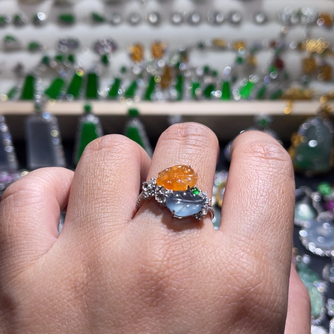 翡翠戒指18K金镶嵌双叶子戒指