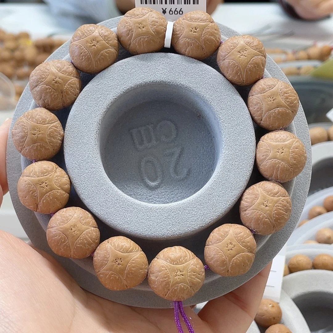 橙***。凤眼菩提手串17麒麟，9@j418108