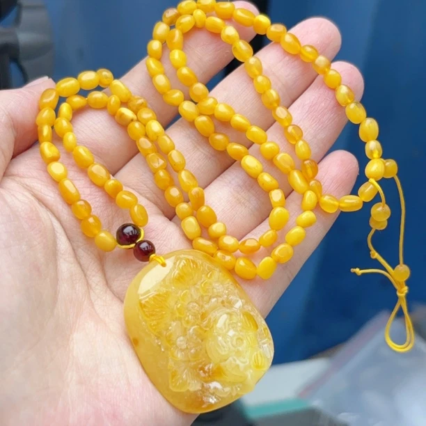 鸡油黄满蜡瑕疵蜜蜡牡丹花链子一套14.5克（699号）