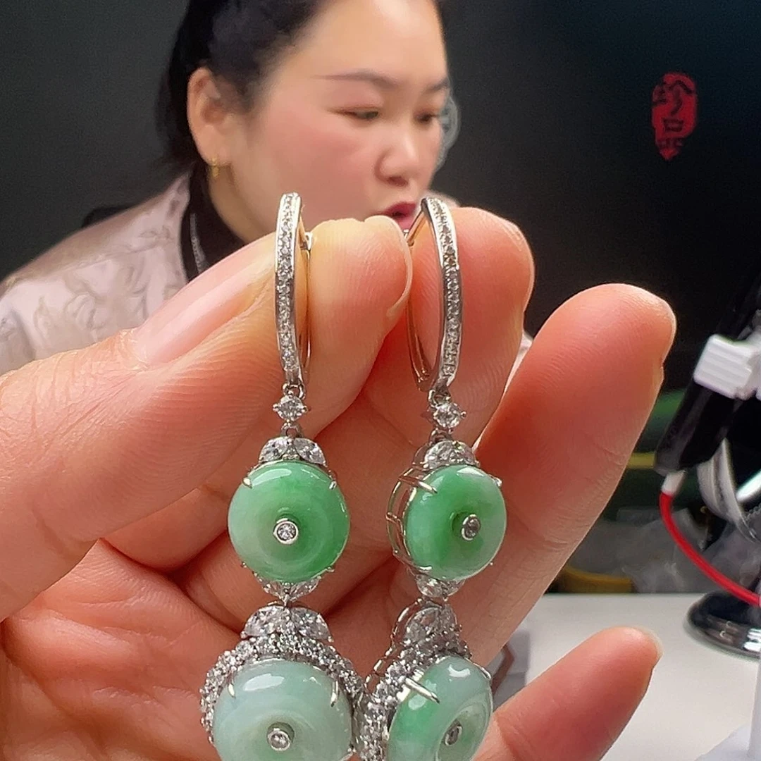 18K金镶嵌翡翠耳饰