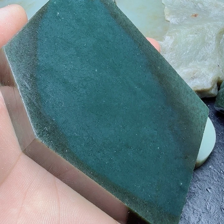 和田玉（糖玉）未镶嵌珠宝奇石