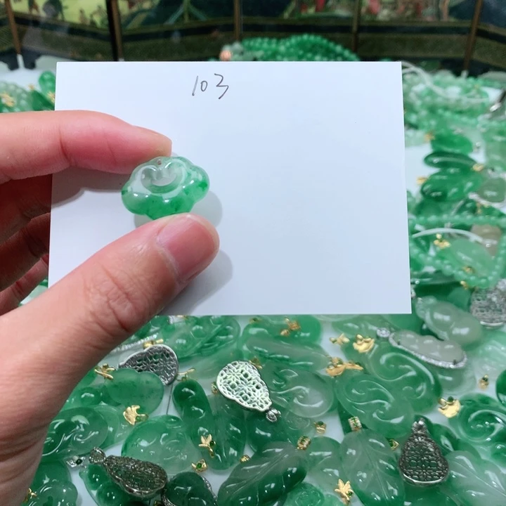 石英质玉颈饰未镶嵌