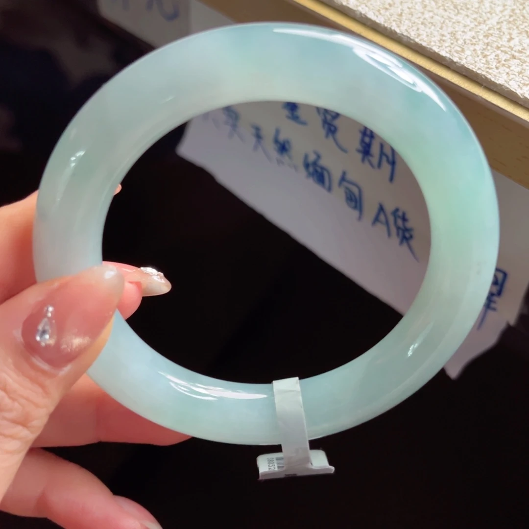 翡翠未镶嵌手镯手镯