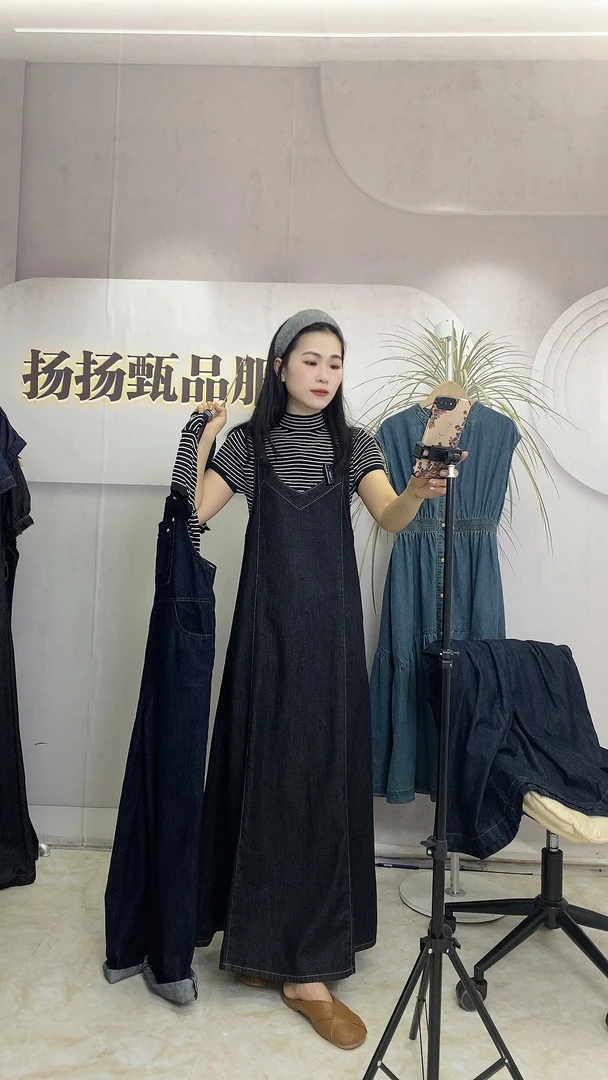 2025新款极简高级黑色牛仔背带连衣裙女夏季牛仔吊带长裙