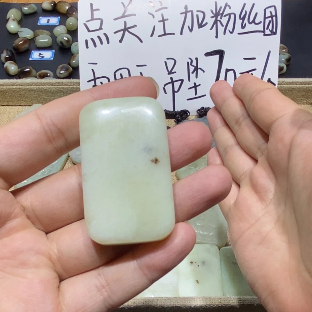 两***人和田玉未镶嵌颈饰