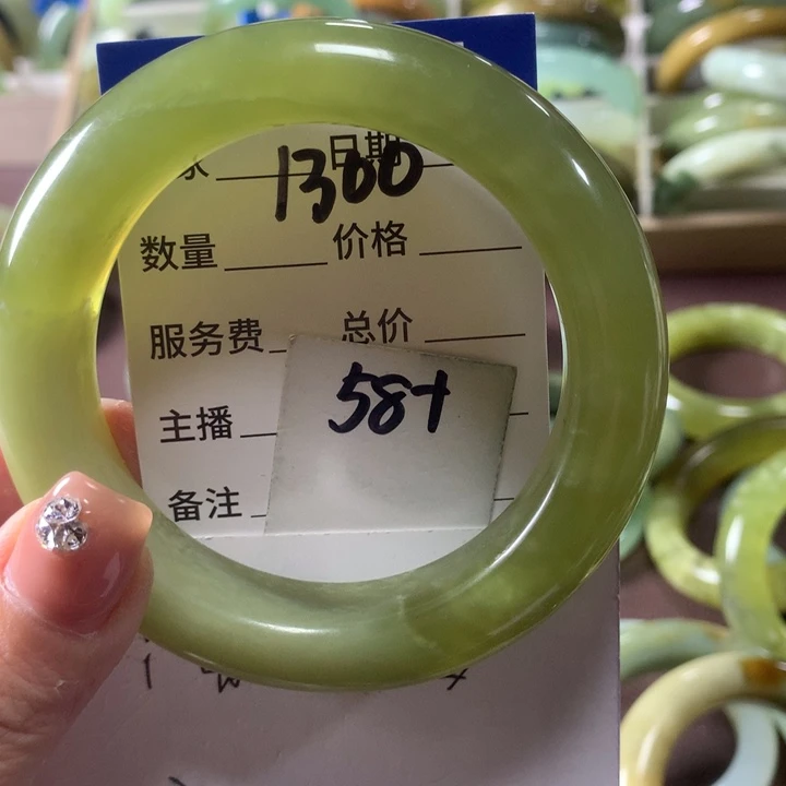 蛇纹石玉未镶嵌手镯1300