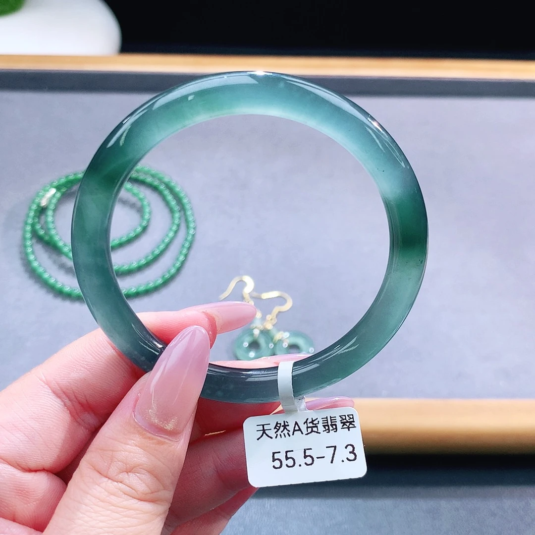 未镶嵌手镯（圆镯）翡翠