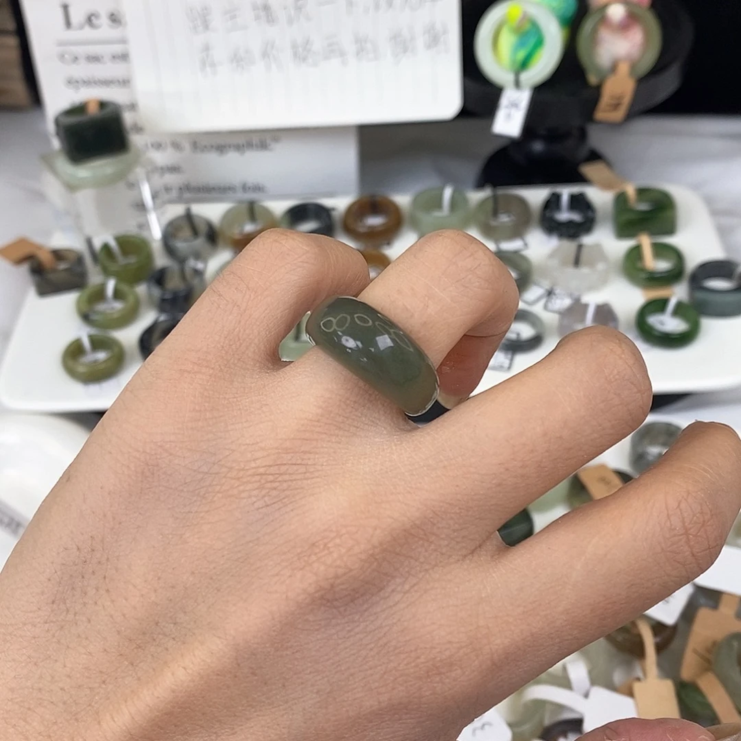 未镶嵌戒指和田玉Q9咸菜绿馒头17.2不退换