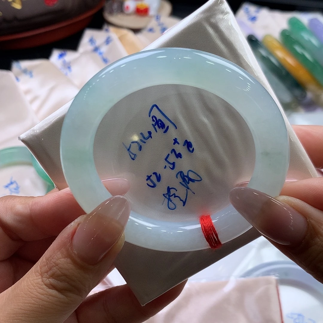 W***H未镶嵌手镯翡翠52.4圆