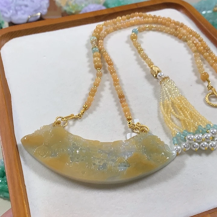 翡翠未镶嵌颈饰翡翠吊坠