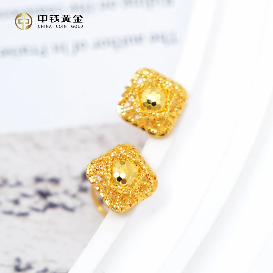 中钱珠宝足金5G鱼鳞绕丝方糖弯钩耳钉