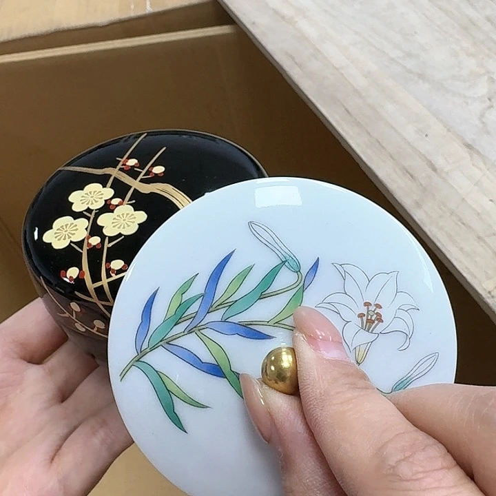 用****8瓷器。 瓷器。