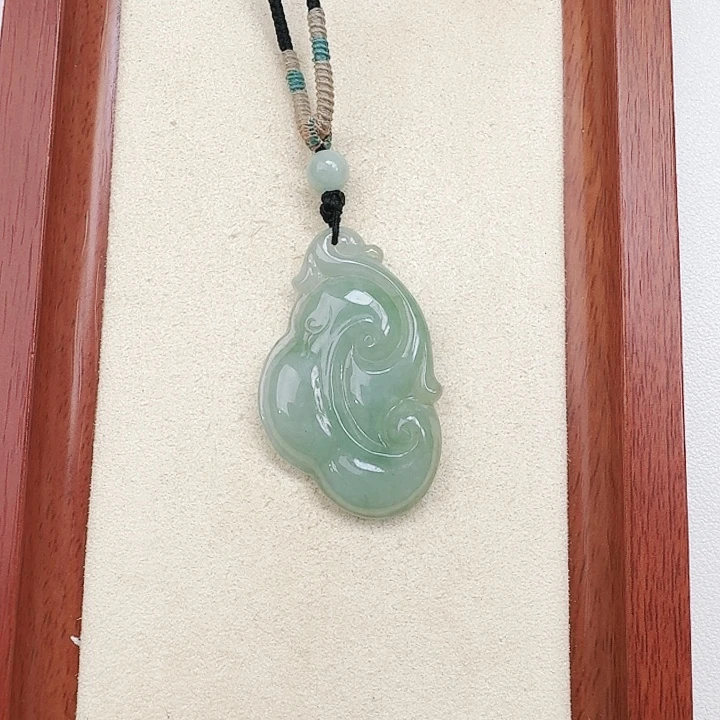 翡翠未镶嵌颈饰孤品