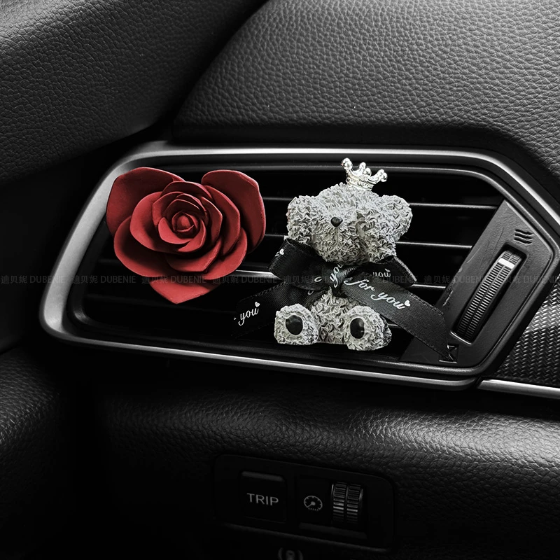 高级感泰迪熊爱心汽车载车用出风口香水香薰创意车内装饰品扩香石