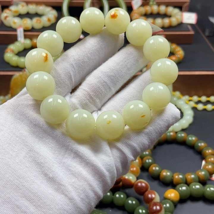 特***冬透闪石质玉未镶嵌手链