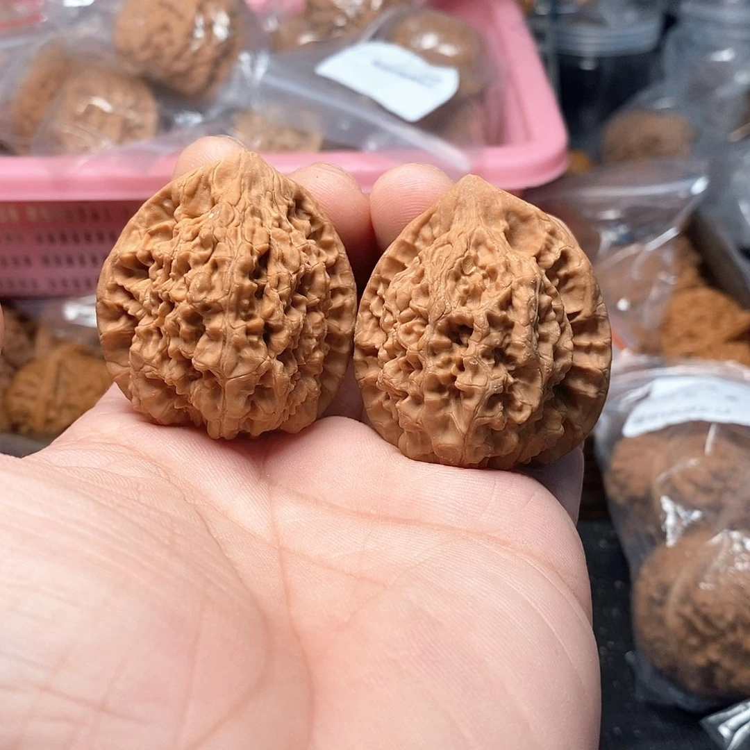 文玩核桃麒麟纹40-471