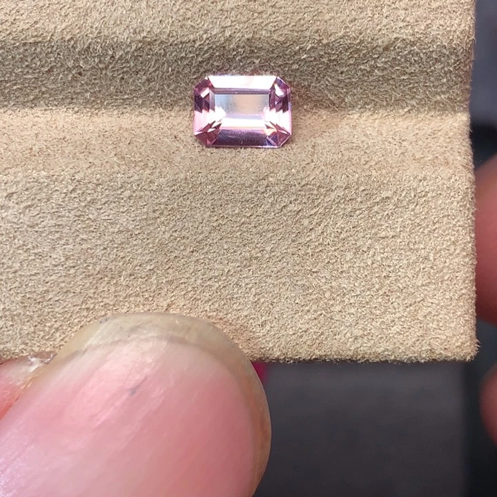 裸石未镶嵌尖晶石