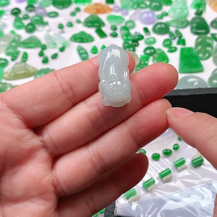 翡翠颈饰未镶嵌翡翠