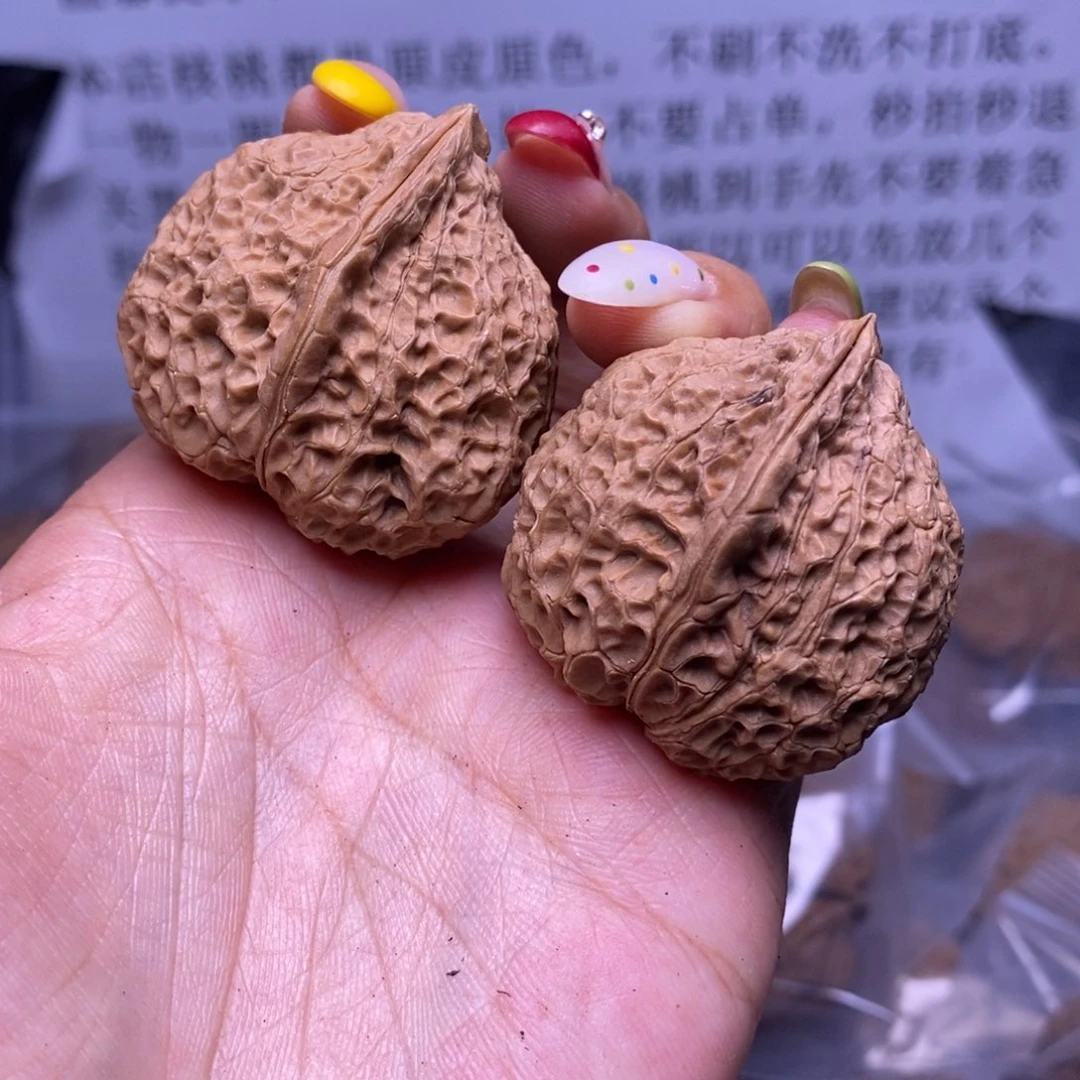 文玩核桃把件云南野生铁核桃64号38mm
