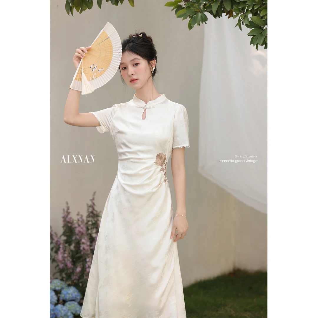 鹿向南【粉丝福利】米杏色连衣裙式气质裙子女L53353